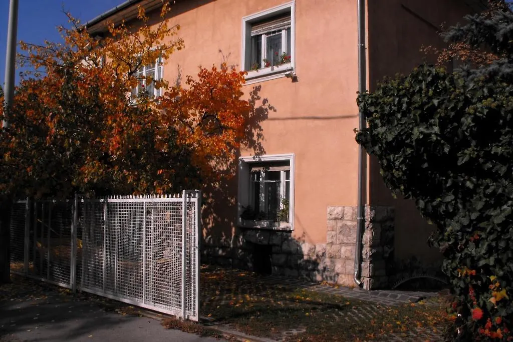 Kis Gellert Guesthouse Budapest 2*,